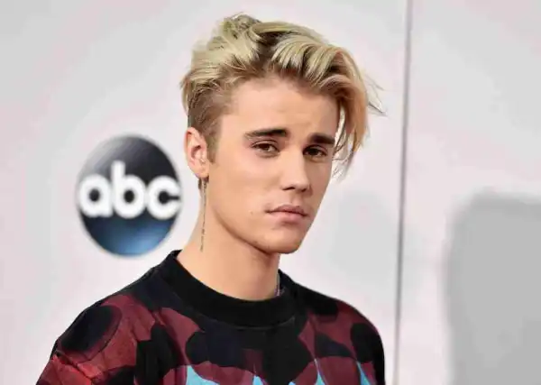 Instrumental: Justin Bieber - Friends Ft Bloodpop